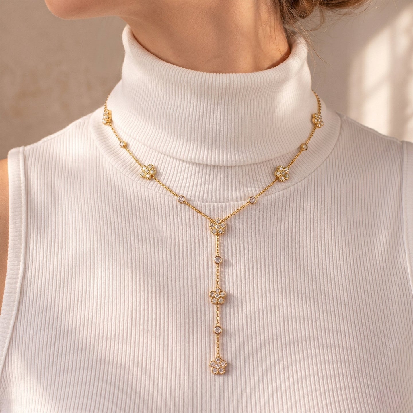 Colar Delicate Margaridas e Zircônias